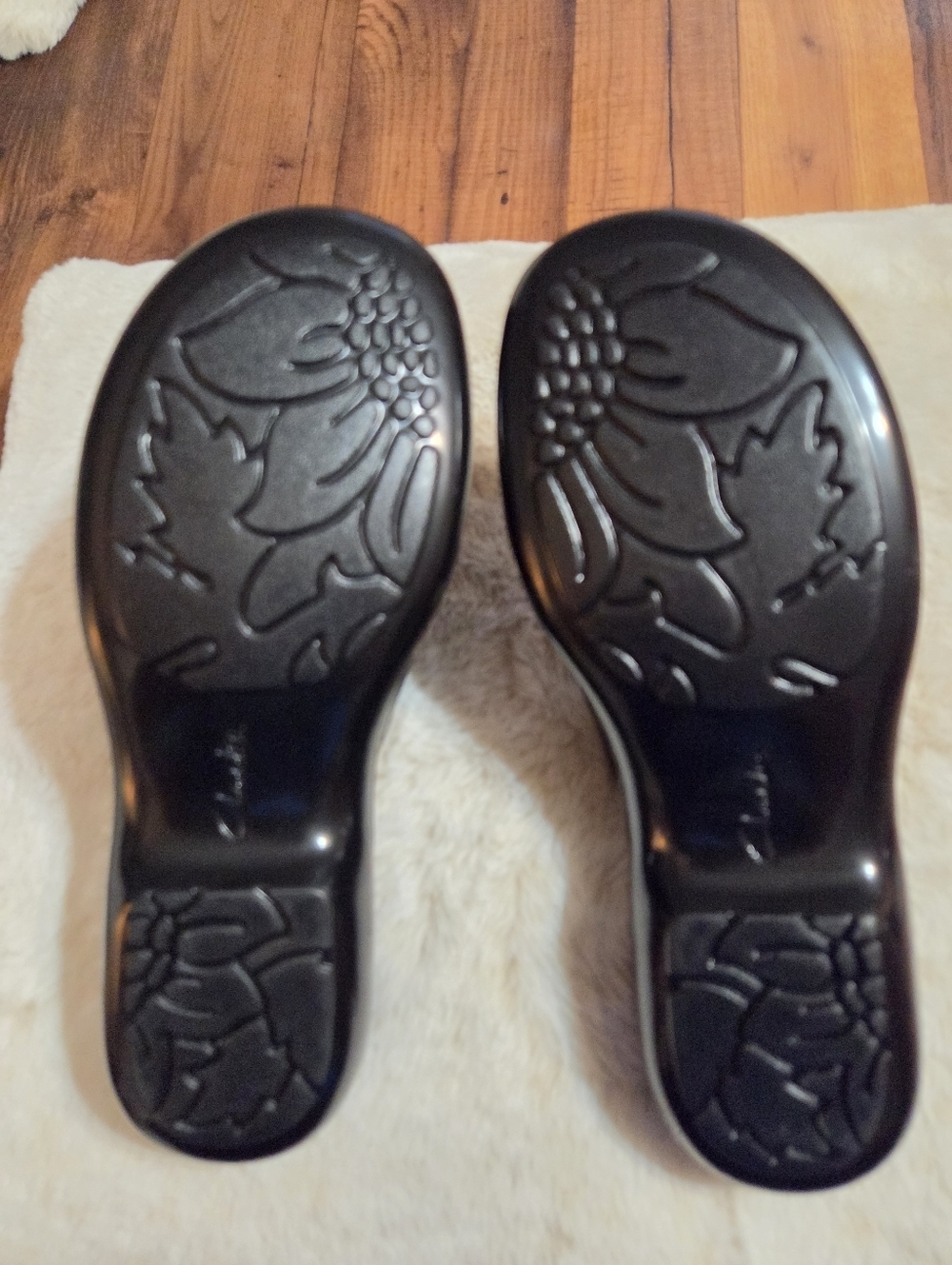 Clarks Stylish Black Slip-On Woven Leather Sandals Sz 8M - Picture 4 of 10